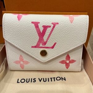 LOUIS VUITTON WALLET: LIMITED EDITION
